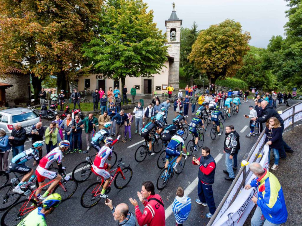 giro di lombardia passaggio ghisallo e via da Bergamo