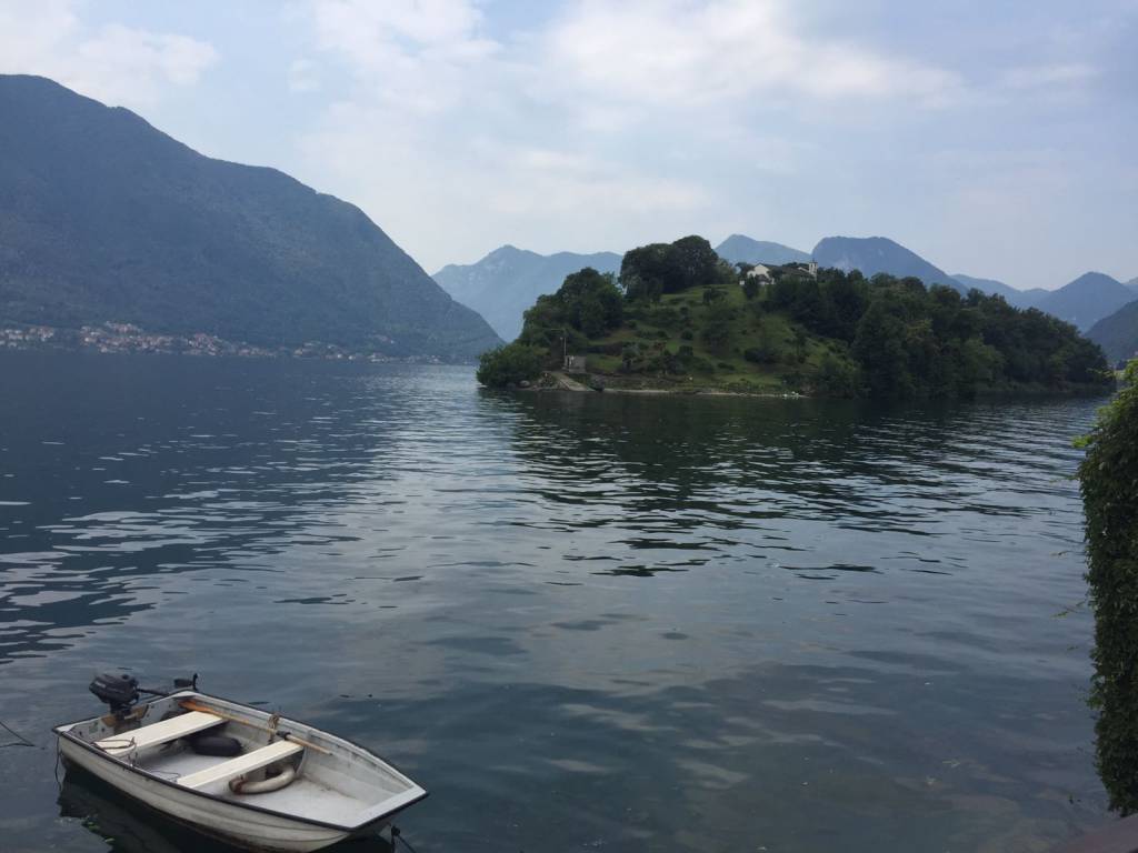 isola comacina generica e dall'alto prima della sagra di san giovanni