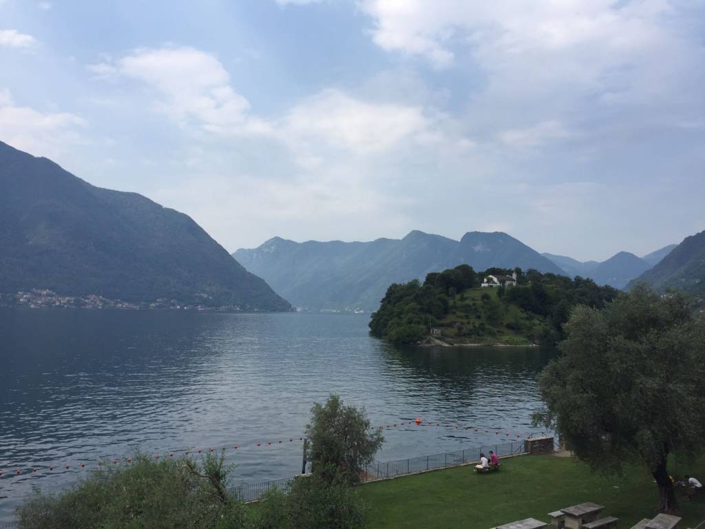 isola comacina generica e dall'alto prima della sagra di san giovanni