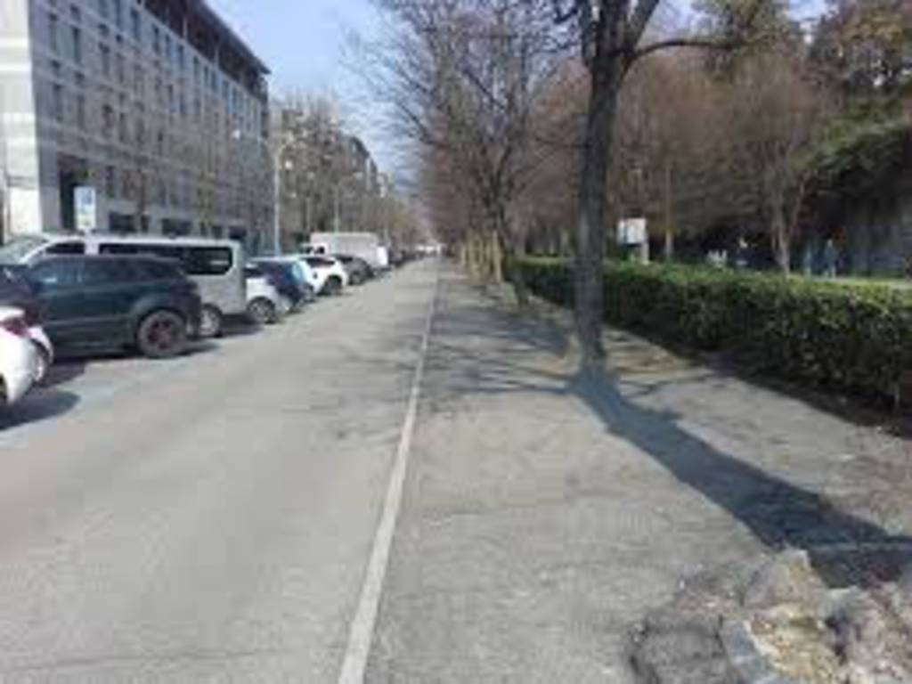 luisa todeschini e vittorio nessi no parcheggio viale varese