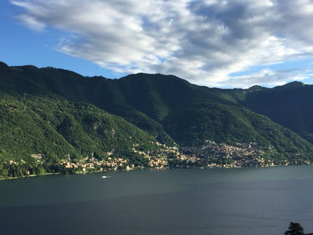 meteo a como, bel tempo e nuvole in alternanza