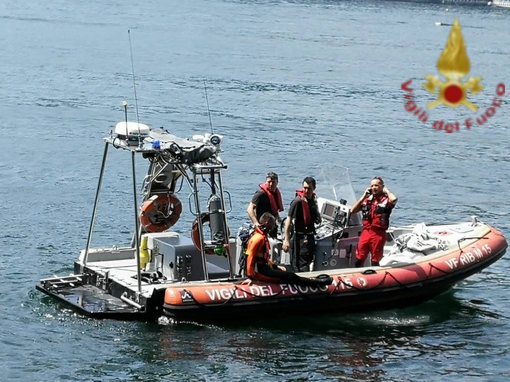 ragazzo sardo annegato nel lago di como villa geno recupero dei sub