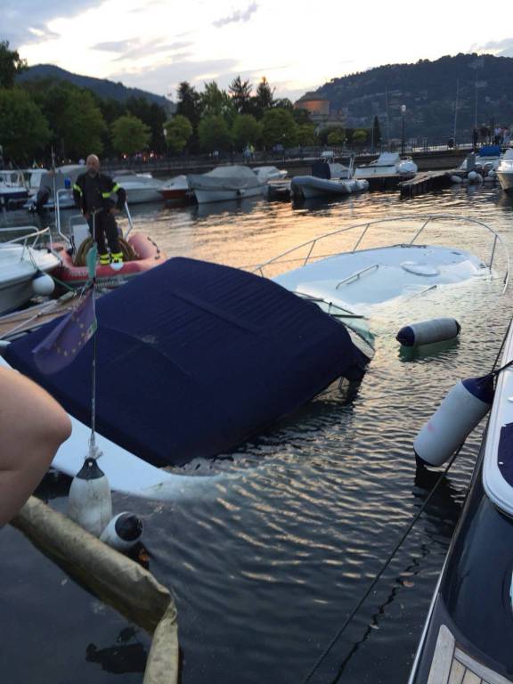 motoscafo affonda davanti alla diga foranea di como recupero pompieri