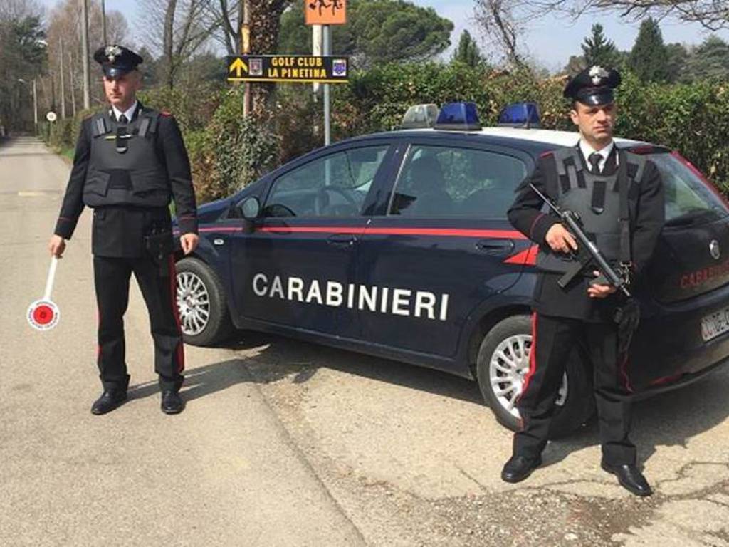 carabinieri rintracciano autori rapina cimitero appiano gentile sul muro