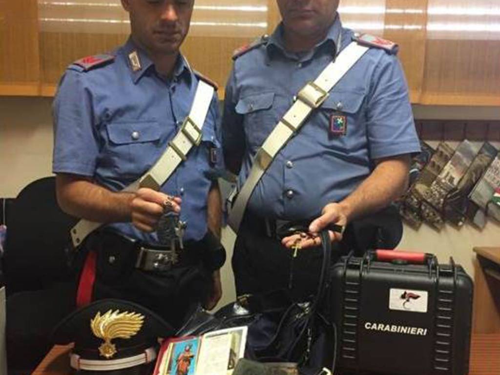 carabinieri rintracciano autori rapina cimitero appiano gentile