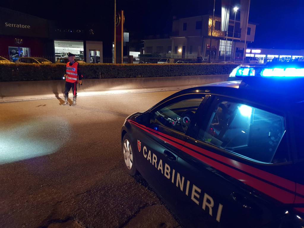 controlli notturni carabinieri via milano erba patenti