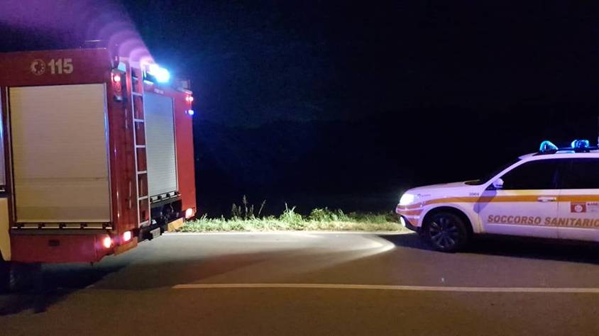 incidente alzate automedica e pompieri sul posto di notte