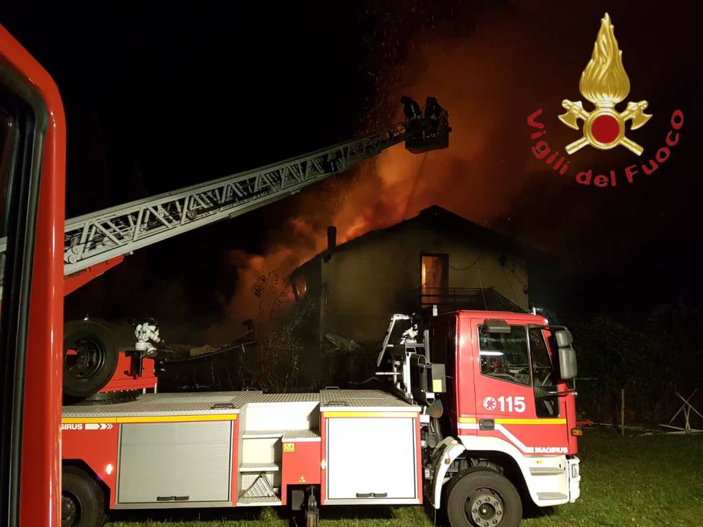 incendio ristorante la puntina di sorico alto lago, pompieri in posto