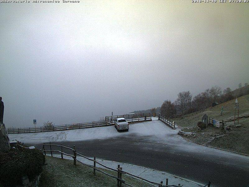 Neve e freddo nei campi del comasco questa mattina al riseveglio