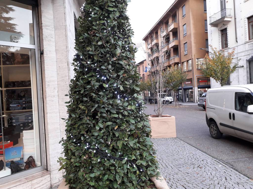 via garibaldi como luminarie di natale 2018