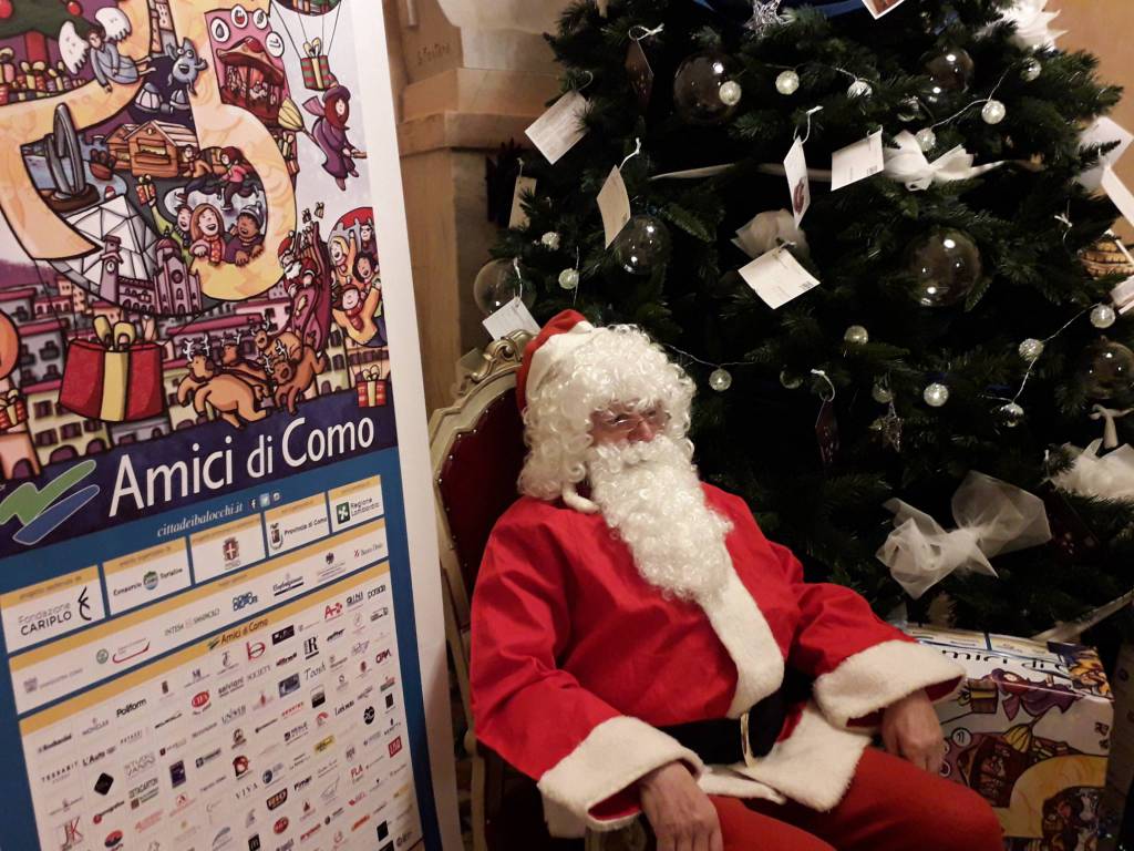 L'arrivo di Babbo Natale al Sociale di Como: che festa!!