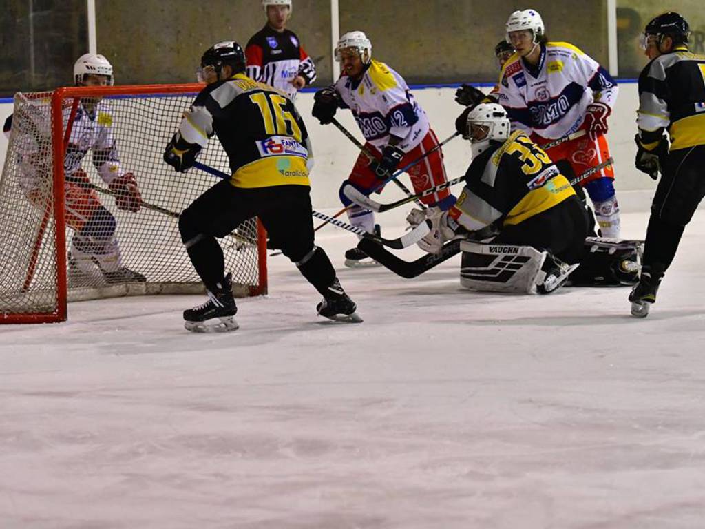 hockey como derby contro mastini varese a casate perso 2-7