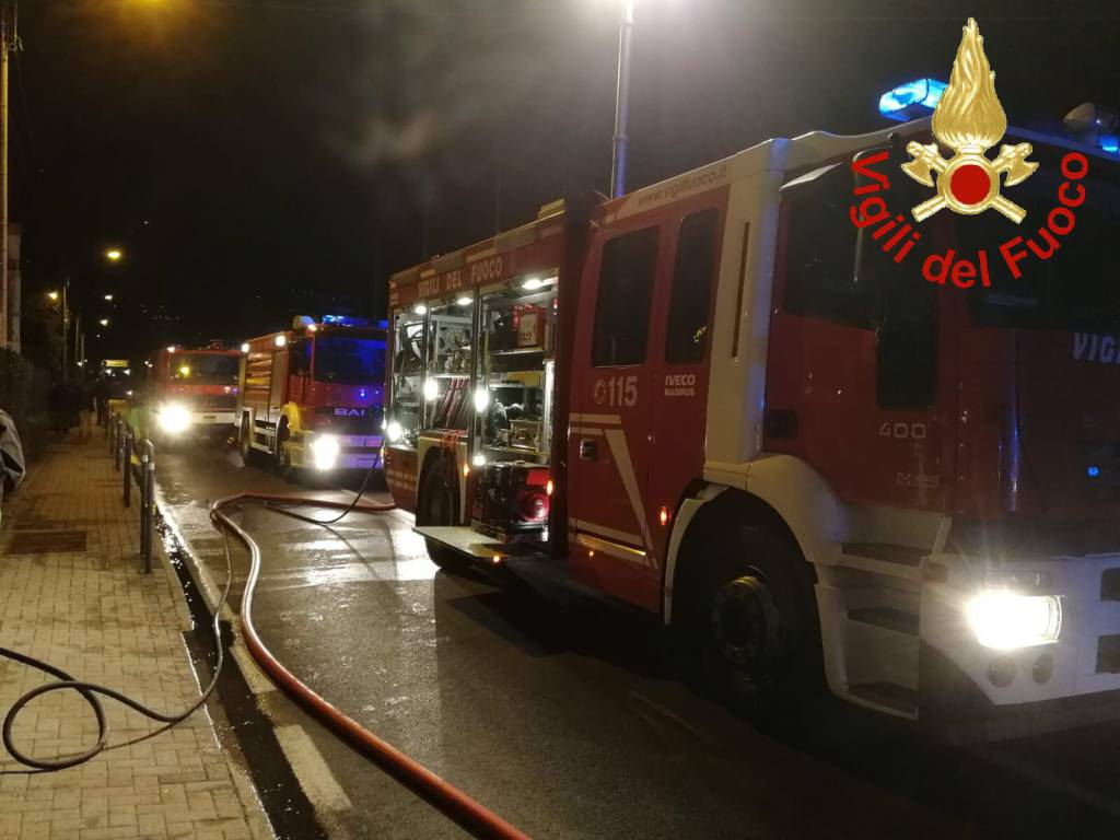 incendio domaso via case sparse azienda florovivaistica