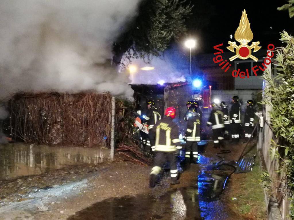 incendio domaso via case sparse azienda florovivaistica