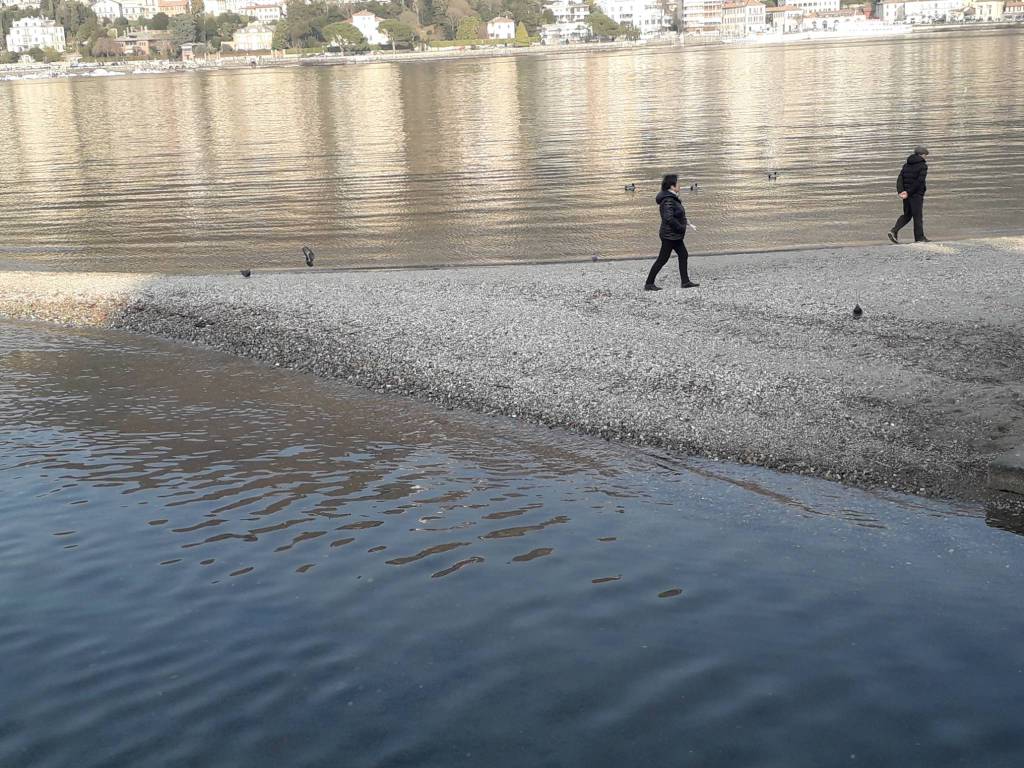 livello del lago di como sempre più basso oggi, -20 centimetri sullop zero