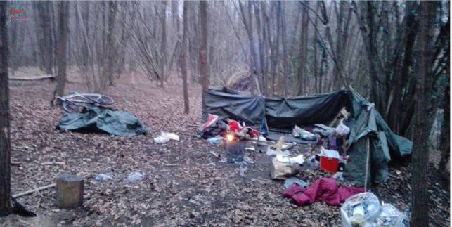 bivacco dello spaccio a casnate bosco tenda scoperto carabinieri
