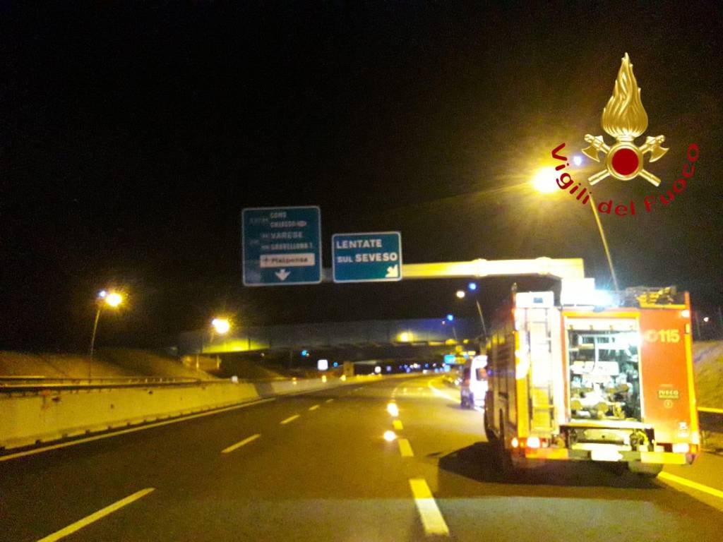 incidente notte pedemontana lentate auto fuori strada soccorso pompieri lomazzo