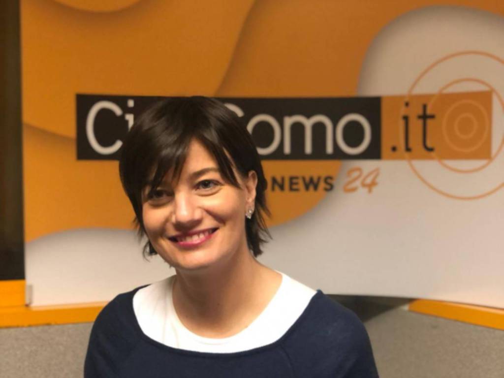 lara comi in visita alla rfedazione di ciaocomo selfie e foto