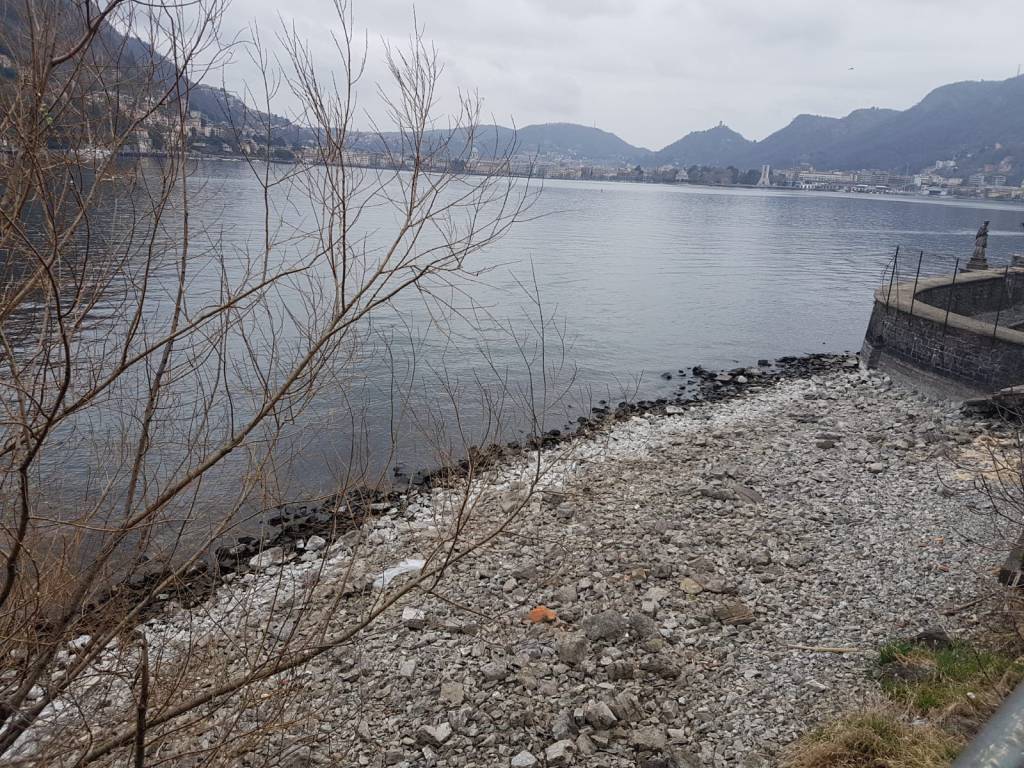 livello del lago di como mai cos'ì basso, sponde del lago passeggiata di villa olmo