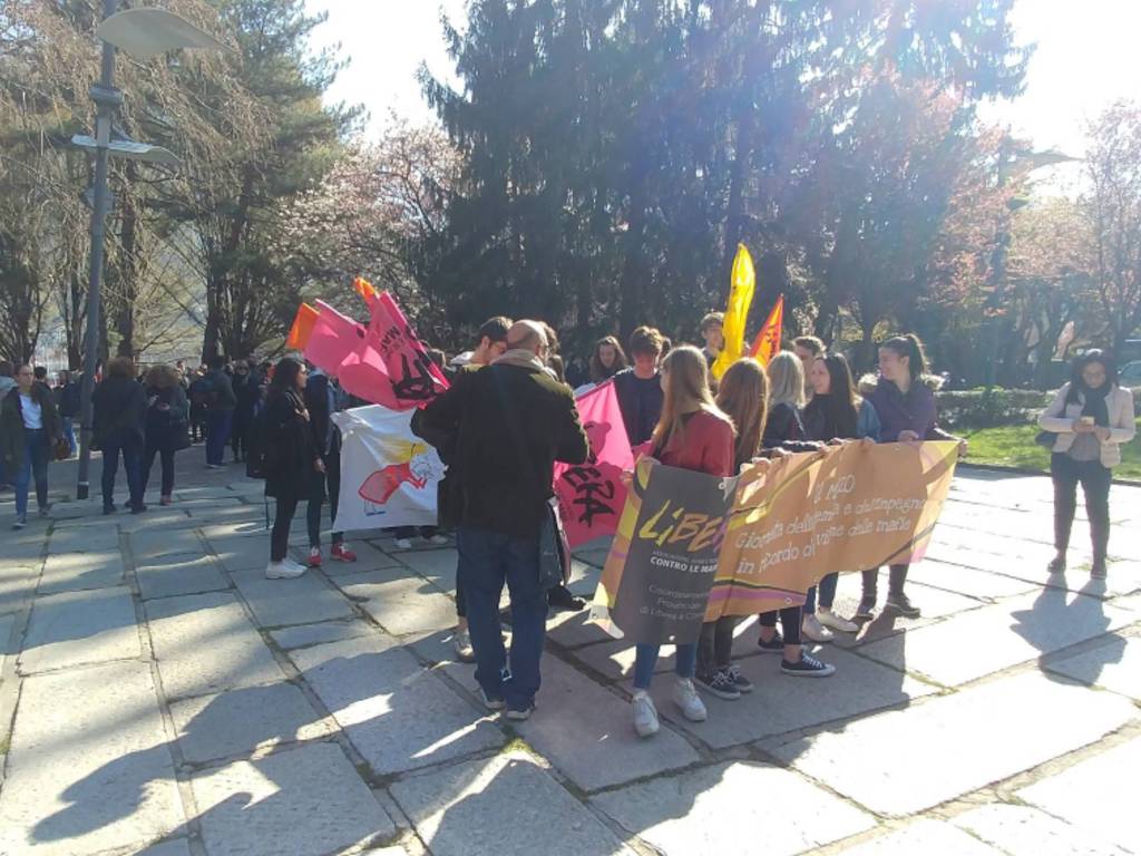 manifestazione contro le mafie in centro como con monica forte