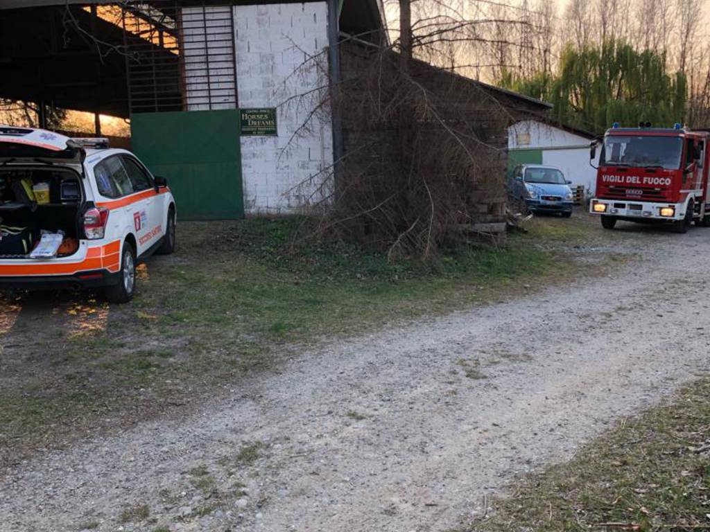 soccorso persona caduta dal tetto montano lucino stalla