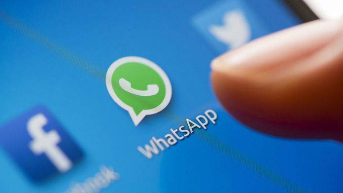 generica di whatsapp sul telefono, crash mondiale social