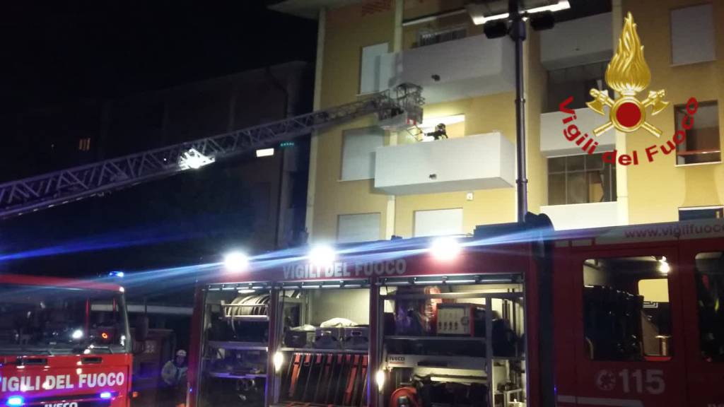 incendio appartamento di via prealpi ad arosio pompieri soccorsi