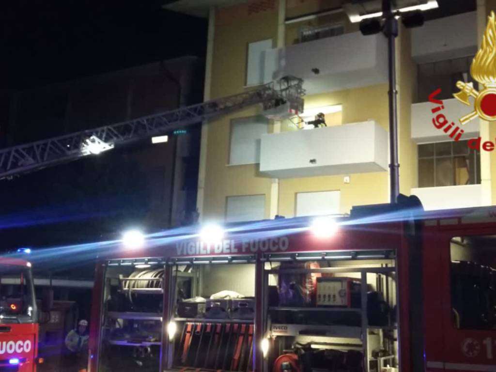 incendio appartamento di via prealpi ad arosio pompieri soccorsi