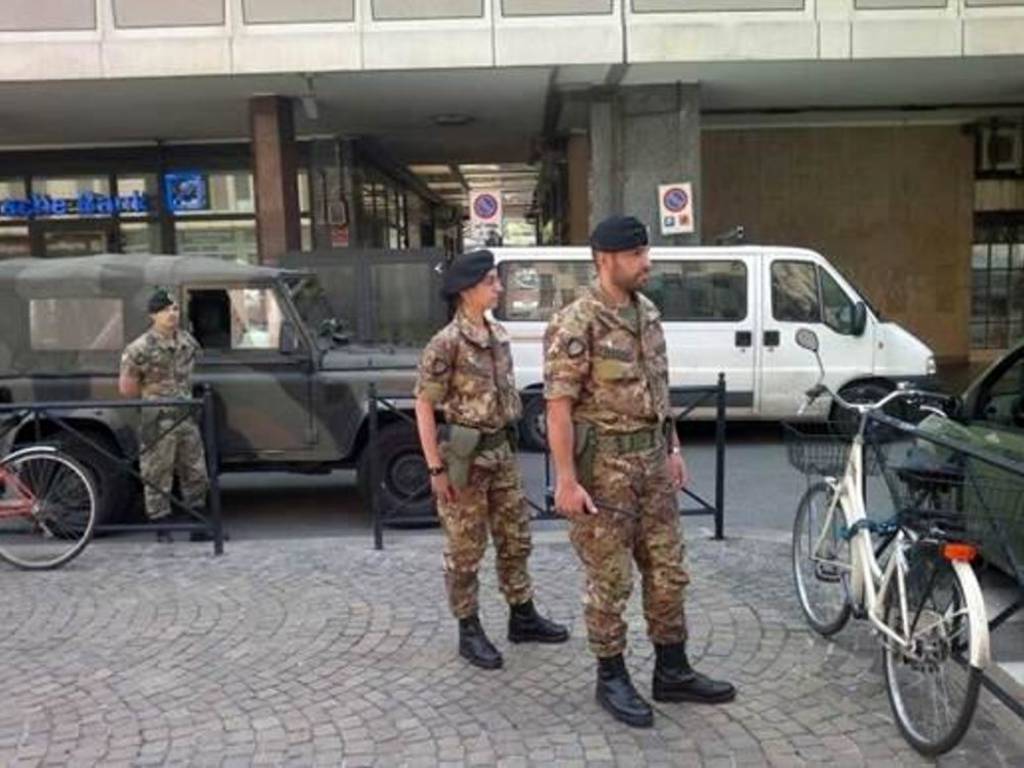 militari in arrivo per controllo strade e territorio como