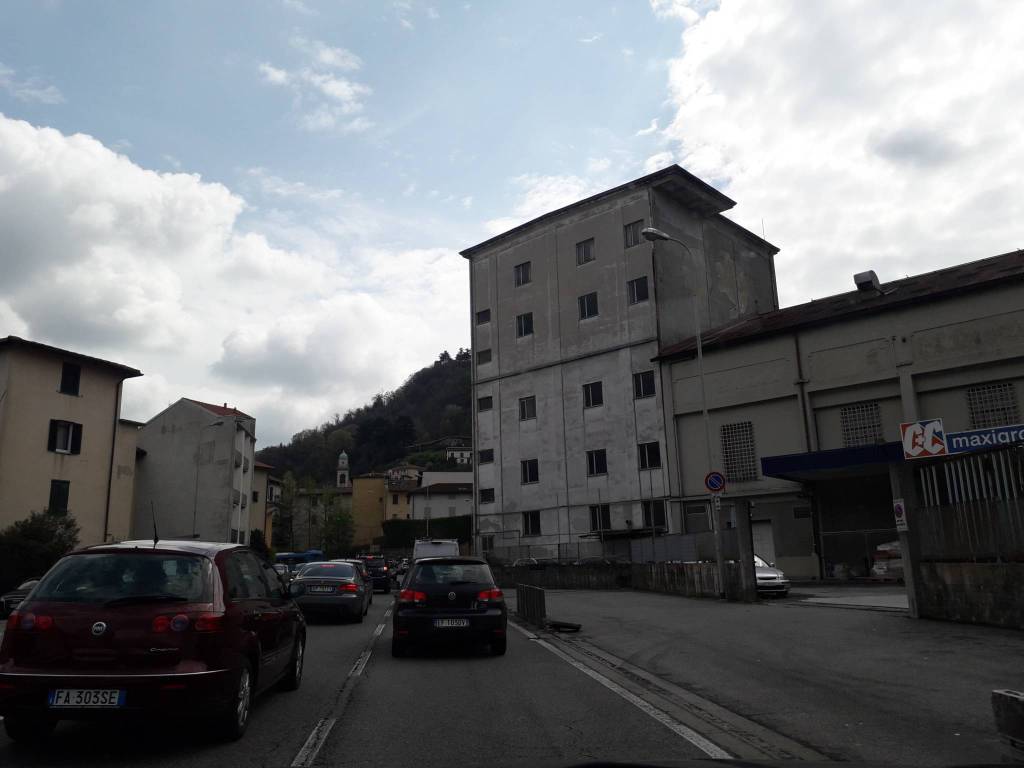 piazza san rocco e via grandi a como, presto rotatoria per traffico