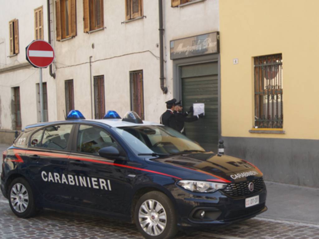 turate bar via cavour licenza sospesa dai carabinieri esterno locale