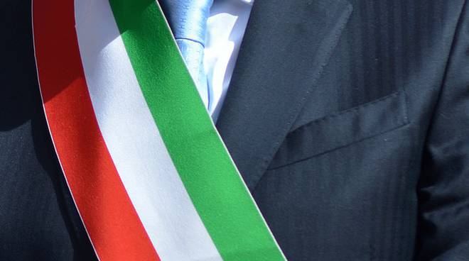 fascia tricolore per nuovo sindaco elezioni amministrative