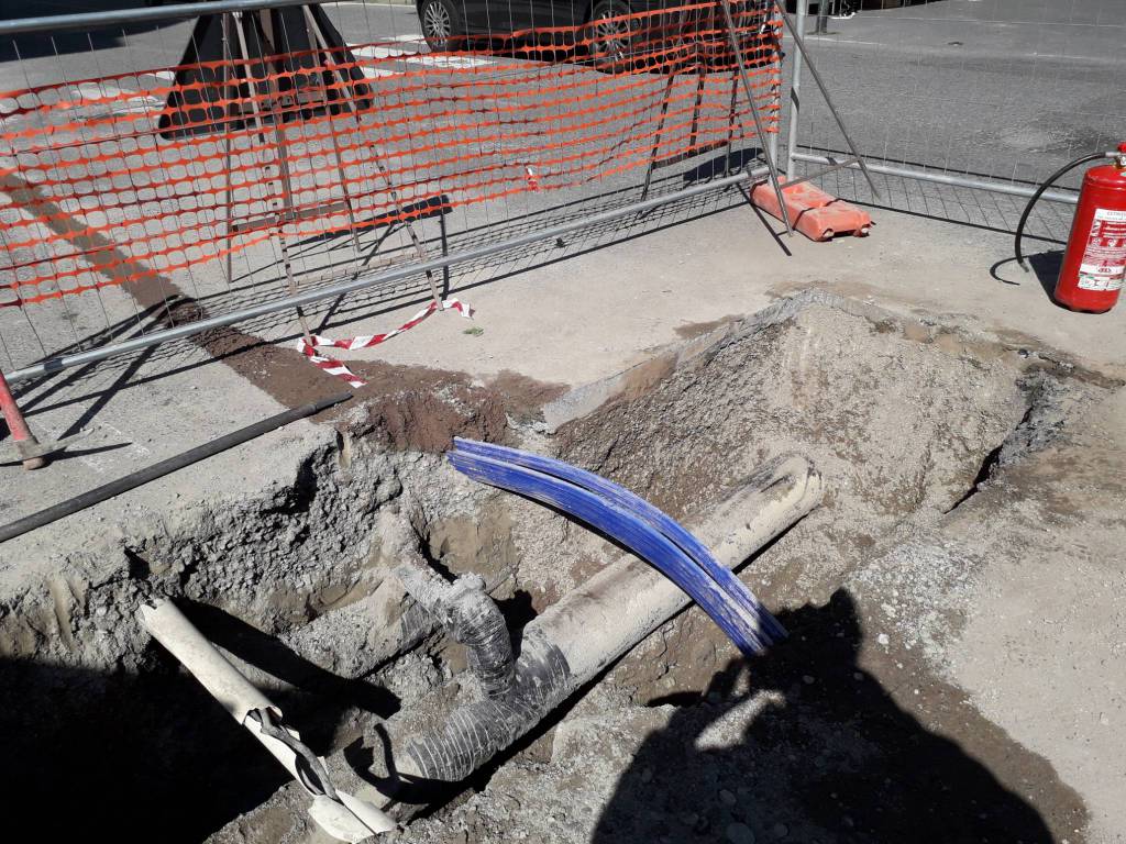 lavori viale cattaneo a como cantiere e fresatura viale battisti como