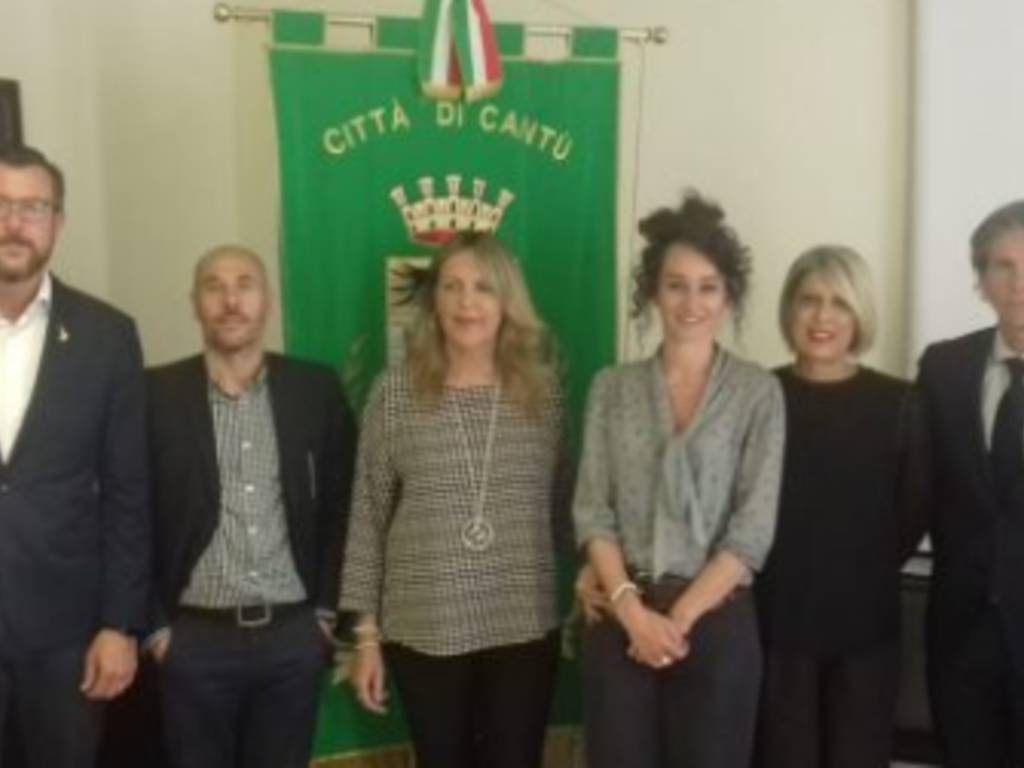 alice galbiati cantù con suoi assessori giunta comunale