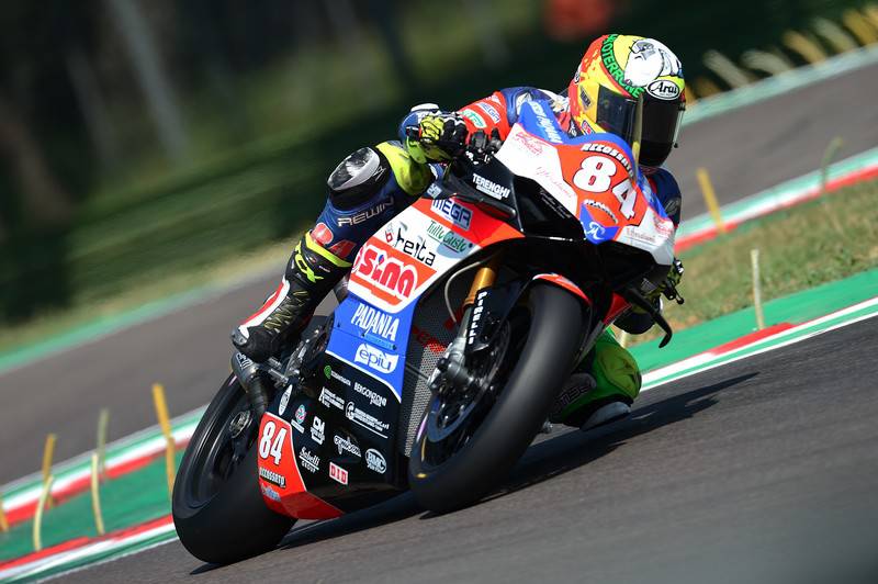 civ superbike imola team motocorsa, podio per russo