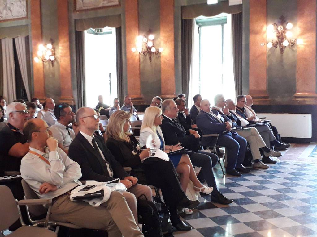 convegno emergenze transfrontaliere a villa olmo sindaco como autorità svizzere