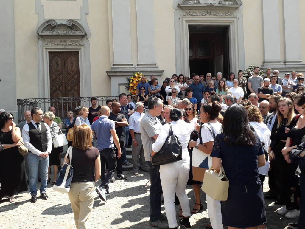 funerale giovane veniano ucciso al parco a coltellate hans krupe chiesa