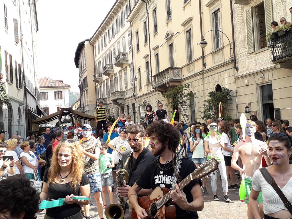 I protagonisti della Parada par Tucc 2019 in centro Como