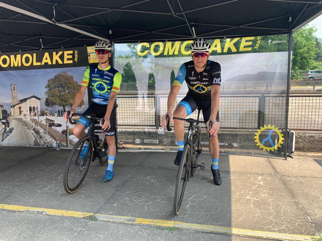 partenza della corsa in bicicletta attorno al lago di como Comolake 3k