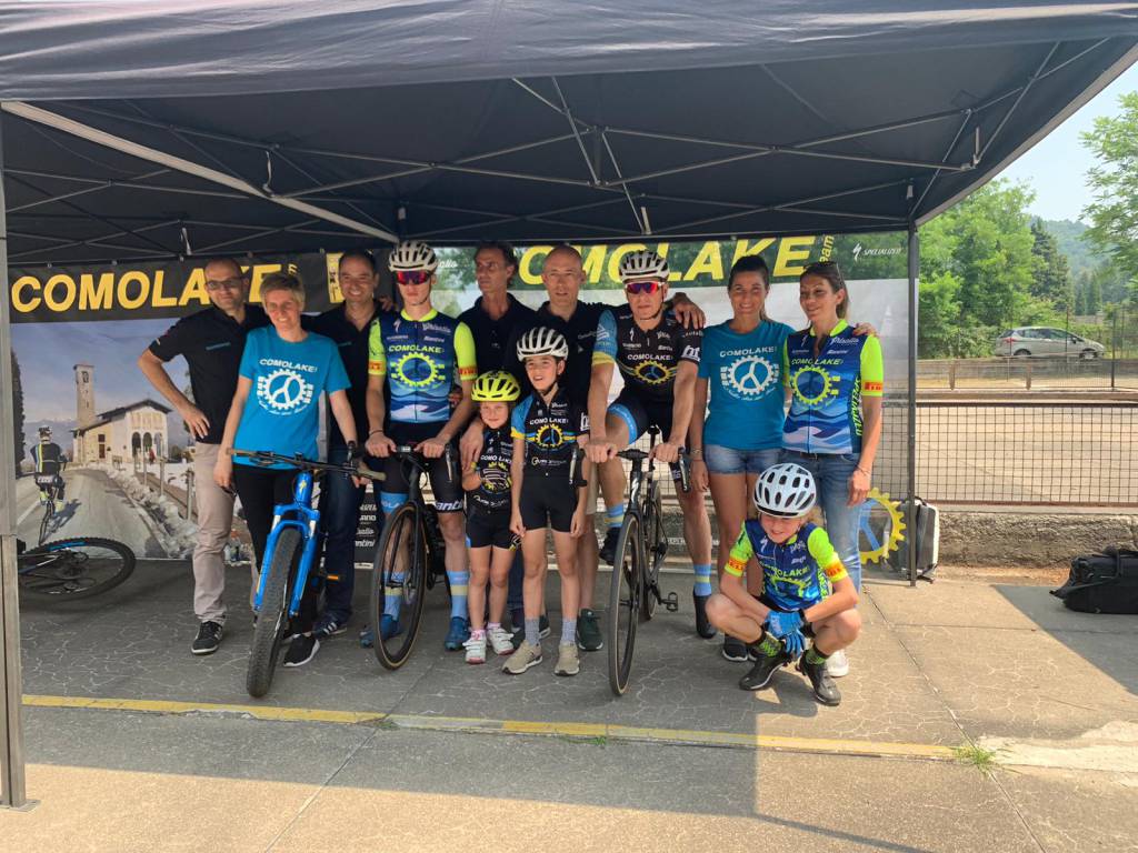 partenza della corsa in bicicletta attorno al lago di como Comolake 3k