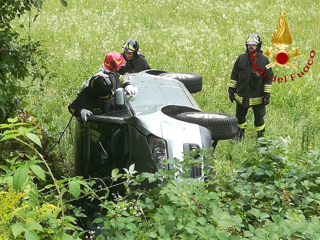 cadorago auto fuori strada soccorsi pompieri via manfredini