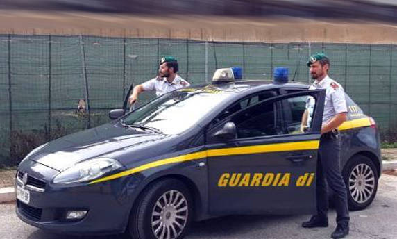 guardia di finanza divisa estate mozzate di