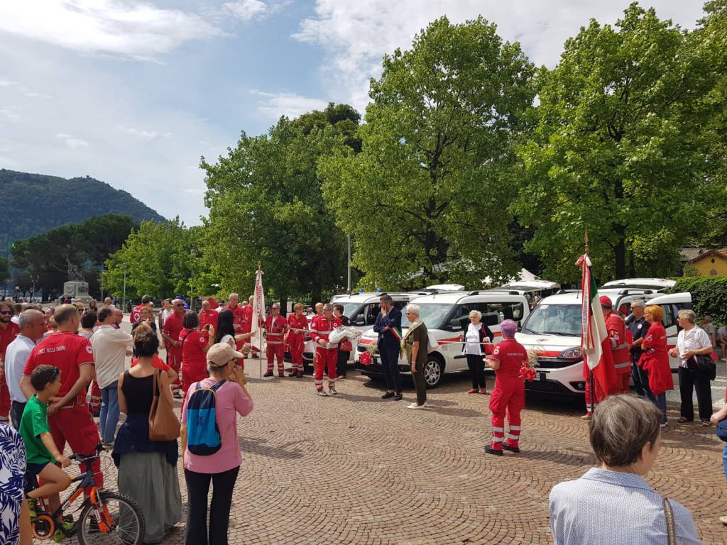 tre nuovi mezzi donati alla cri del basso lario di cernobbio e maslianico cerimonia donazione