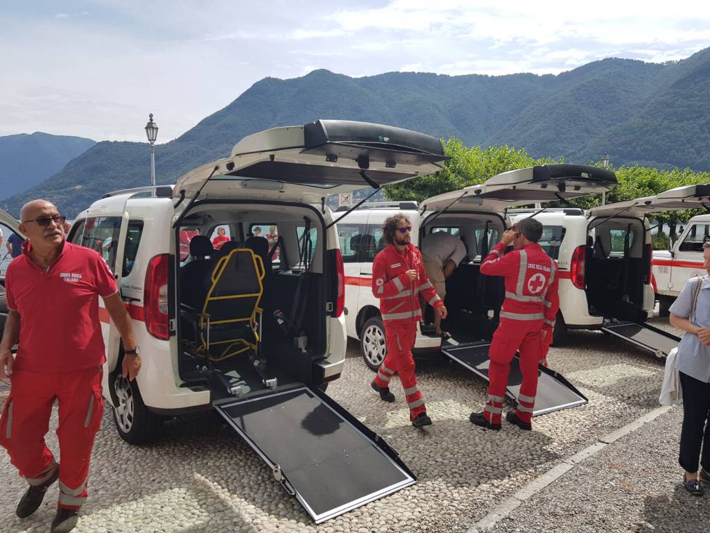 tre nuovi mezzi donati alla cri del basso lario di cernobbio e maslianico cerimonia donazione