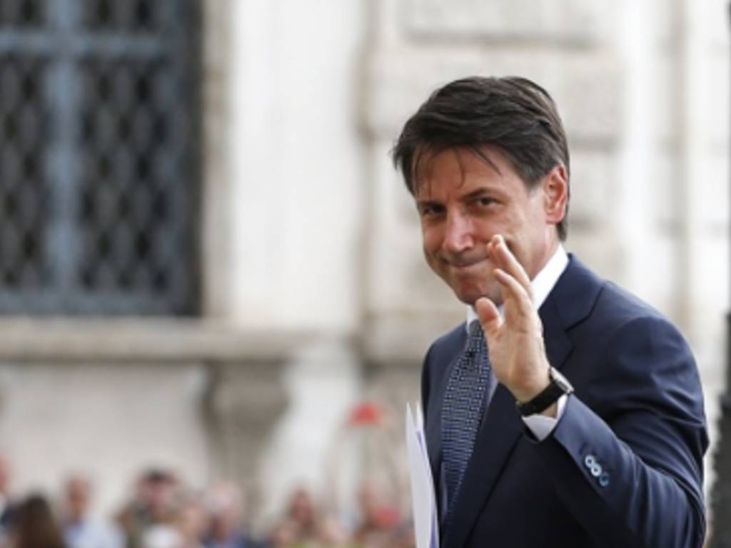 discorso giuseppe conte in senato oggi con salvini e di maio al fianco