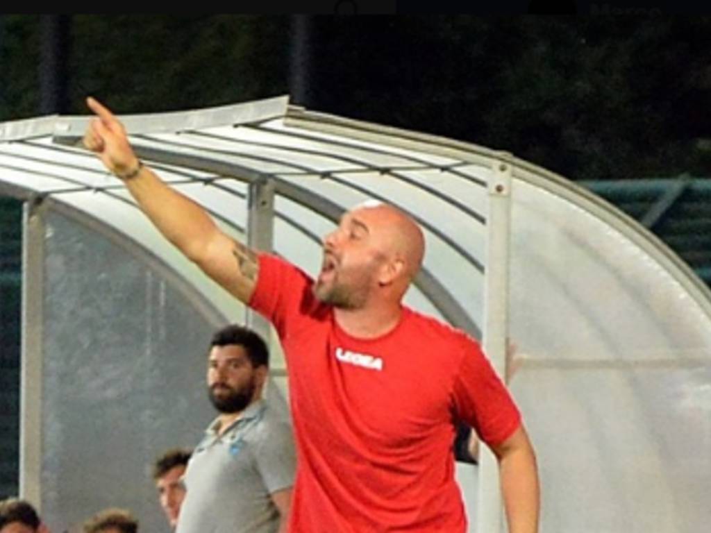 marco banchini allenatore del como in panchina coppa italia con renate