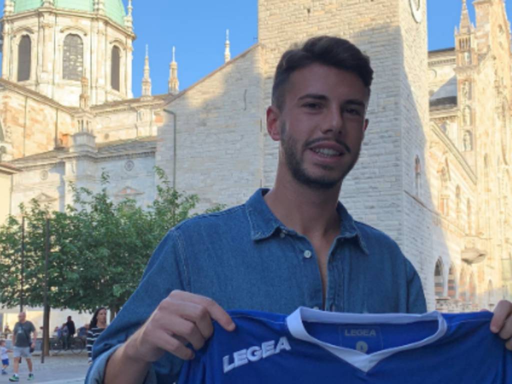 massimiliano gatto attaccante del como presentazione in città maglia como