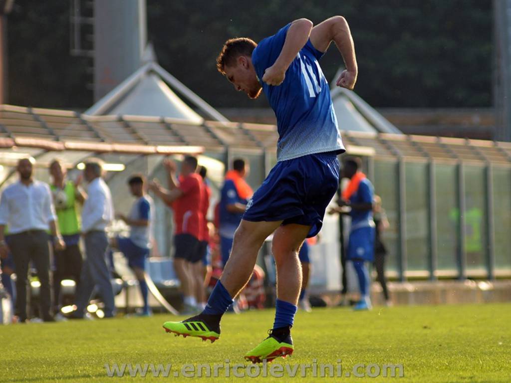 alessandro gabrielloni bomber del como doppietta contro il gozzano foto enrico levrini