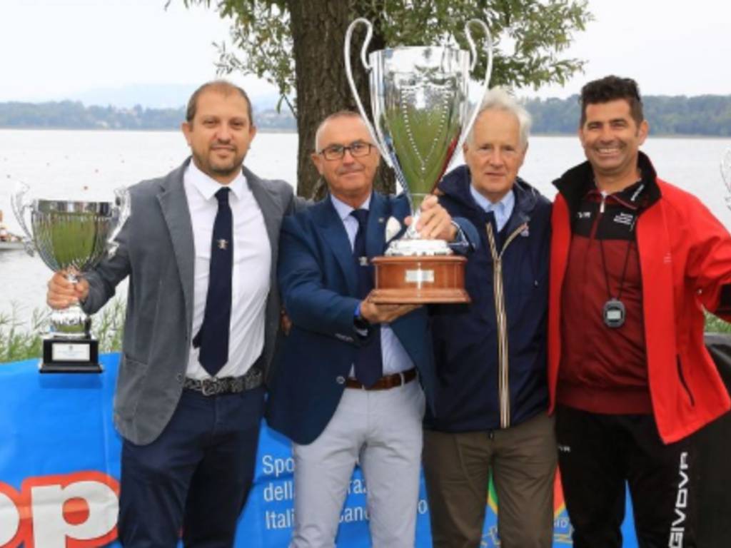 canottaggio campionati italiani per società premiazioni e lario in evidenza