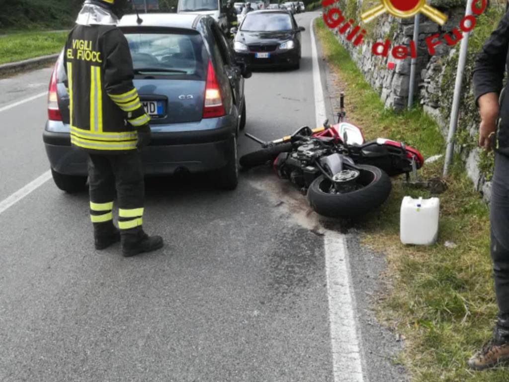 grave incidente auto moto oggi a grandola sulla regina, moto contro auto